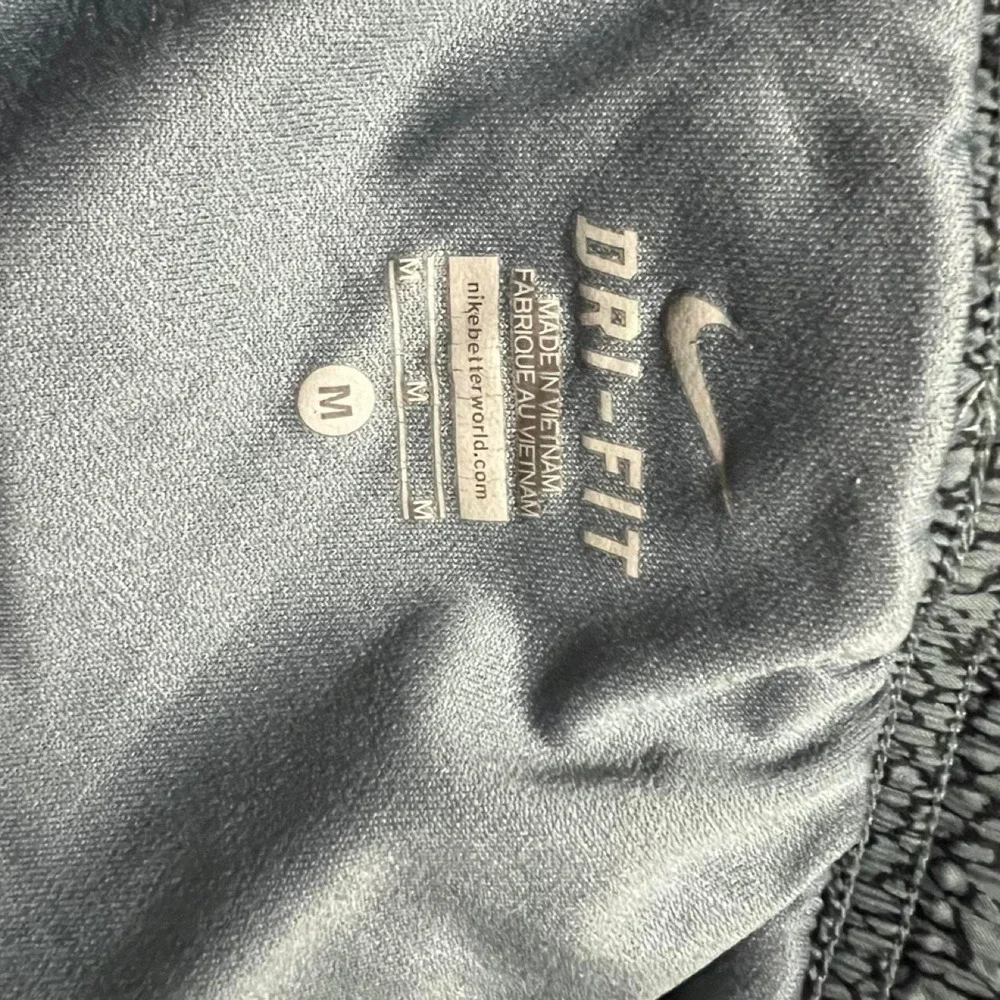 Nike Dri-Fit shorts with black and gray speckled pattern, size M 319.5